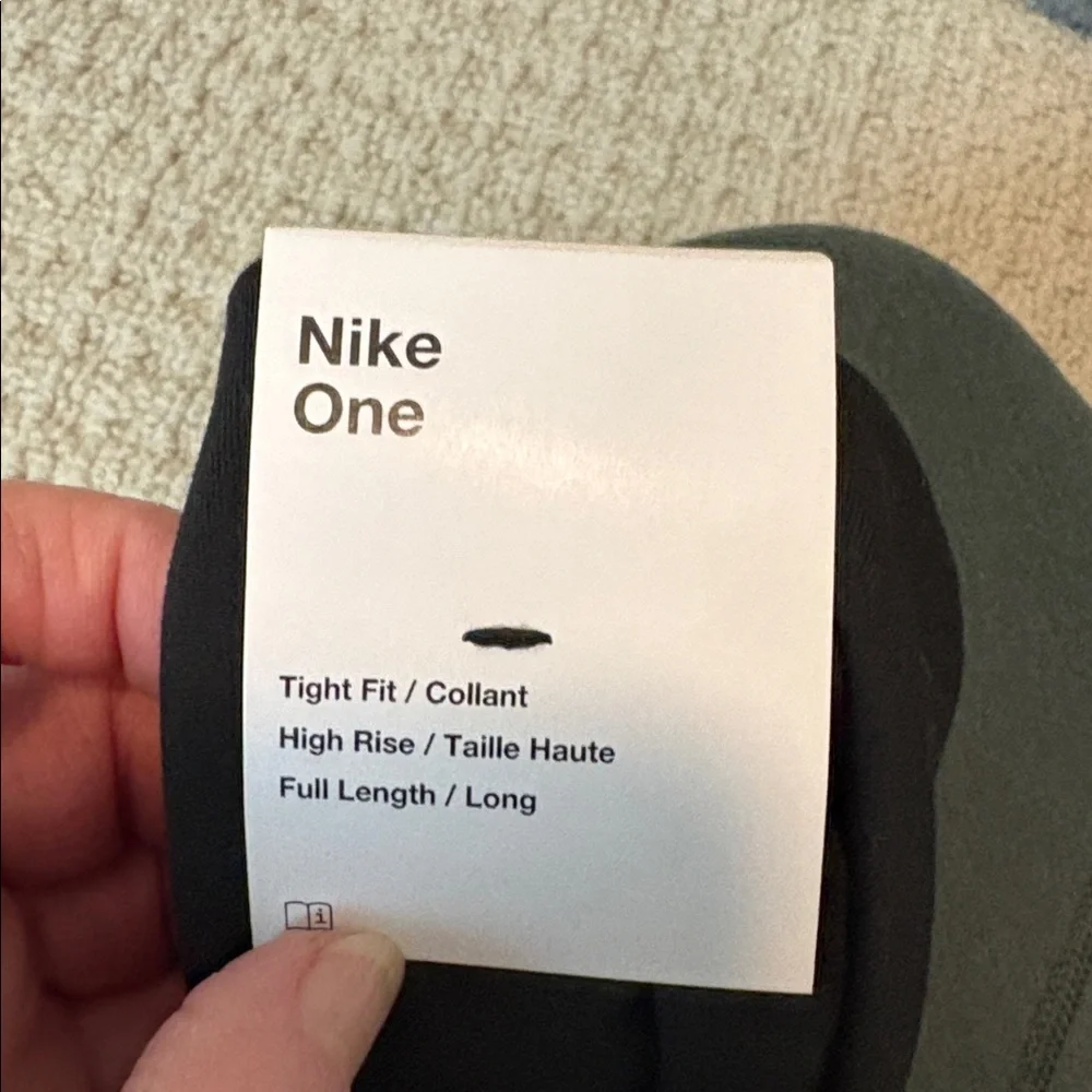 NWT Nike One Full Length Leggings- Size Small - Picture 4 of 8